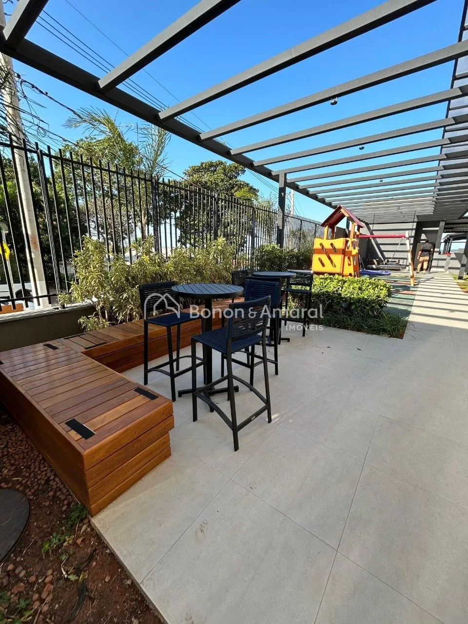 Imagem Apartamento Garden a venda com 2 Quartos sendo 1 suíte, 2 banheiros e 2 vagas Mansões Santo Antonio 61m²