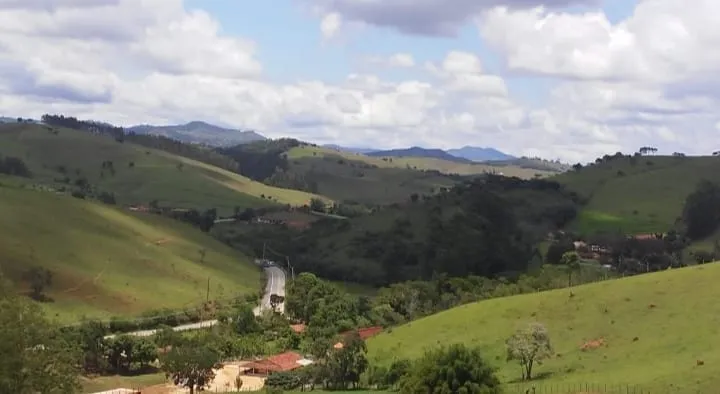 Imagem Sítio à Venda - 36.000m² com Casa de 273m² - Próximo à Cachoeira Grande, Ideal para Moradia ou Airbnb