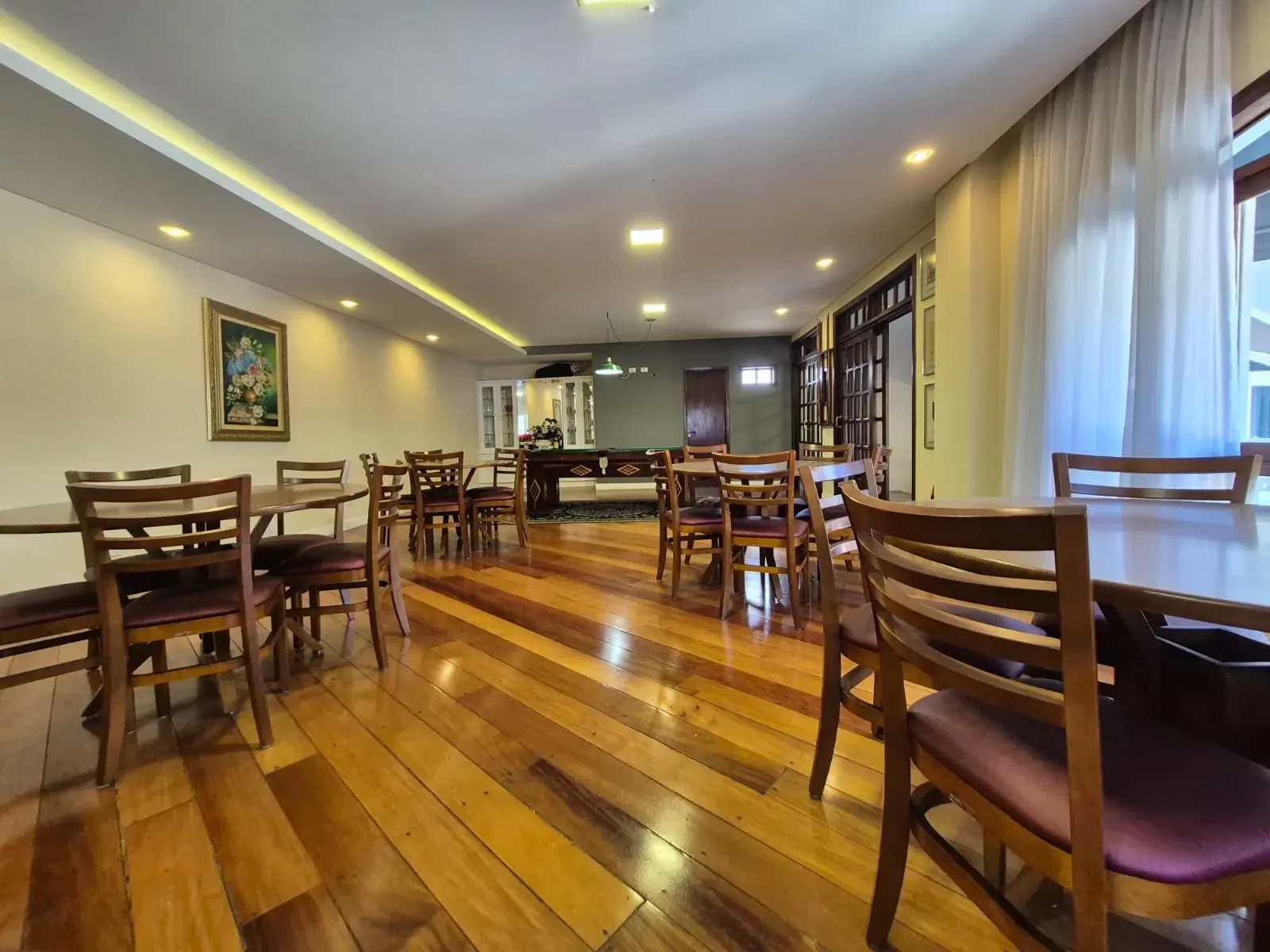 Imagem Casa com 4 Quartos à Venda ou Locação, 715 m² em Portão - Curitiba