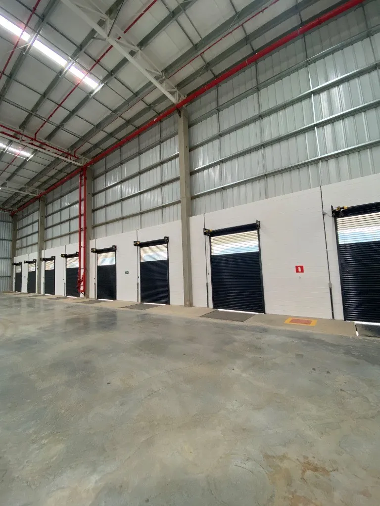 Imagem Galpão logístico Comercial para Locação em Extrema-MG: Centro, 12 Vagas, 2.929,21 m² de Área.