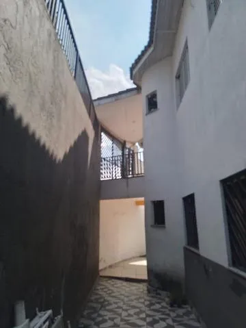 Imagem VENDA DE CASA NO JORDANÓPOLIS, EM ARUJÁ/ SP, 150M², c/ 3 dorm, sendo 2 suítes, 3 salas, cozinha, escritório, lavanderia e 4 vagas p/ auto. CONSULTE-