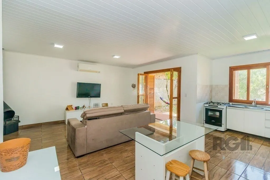 Imagem Casa de 2 dormitórios com 98m² no Bairro Lomba do Pinheiro