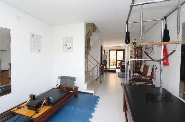 Imagem Casa para Venda - 180m², 3 dormitórios, sendo 3 suites, 3 vagas - Hípica