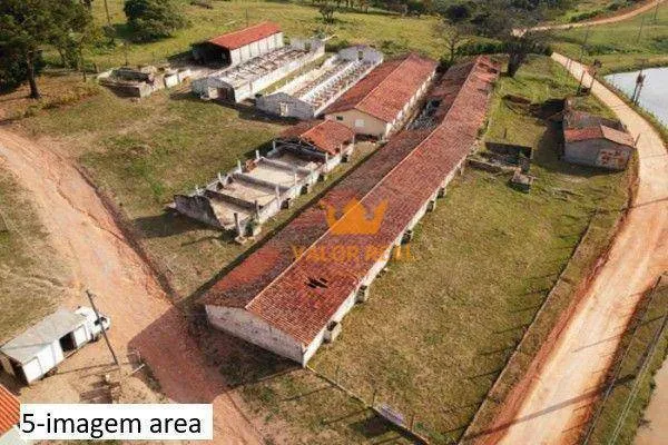 Imagem Sítio à Venda em Itu - SP | 16.600 m² | Estrutura Completa. Casas + Barracoes + Nascente