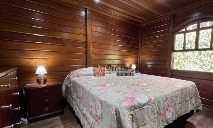 Imagem Chácara com 4 dormitórios à venda, 1000 m² por R$ 950.000,00 - Clube de Campo Vale do Sol - Campos do Jordão/SP