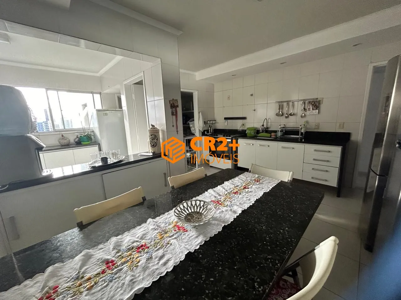 Imagem Apartamento à venda com 185m² , 4 quartos sendo 2 suítes no Espinheiro.