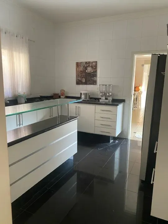 Imagem Casa Sobrado de 360m² Localizada no Granja Olga I!