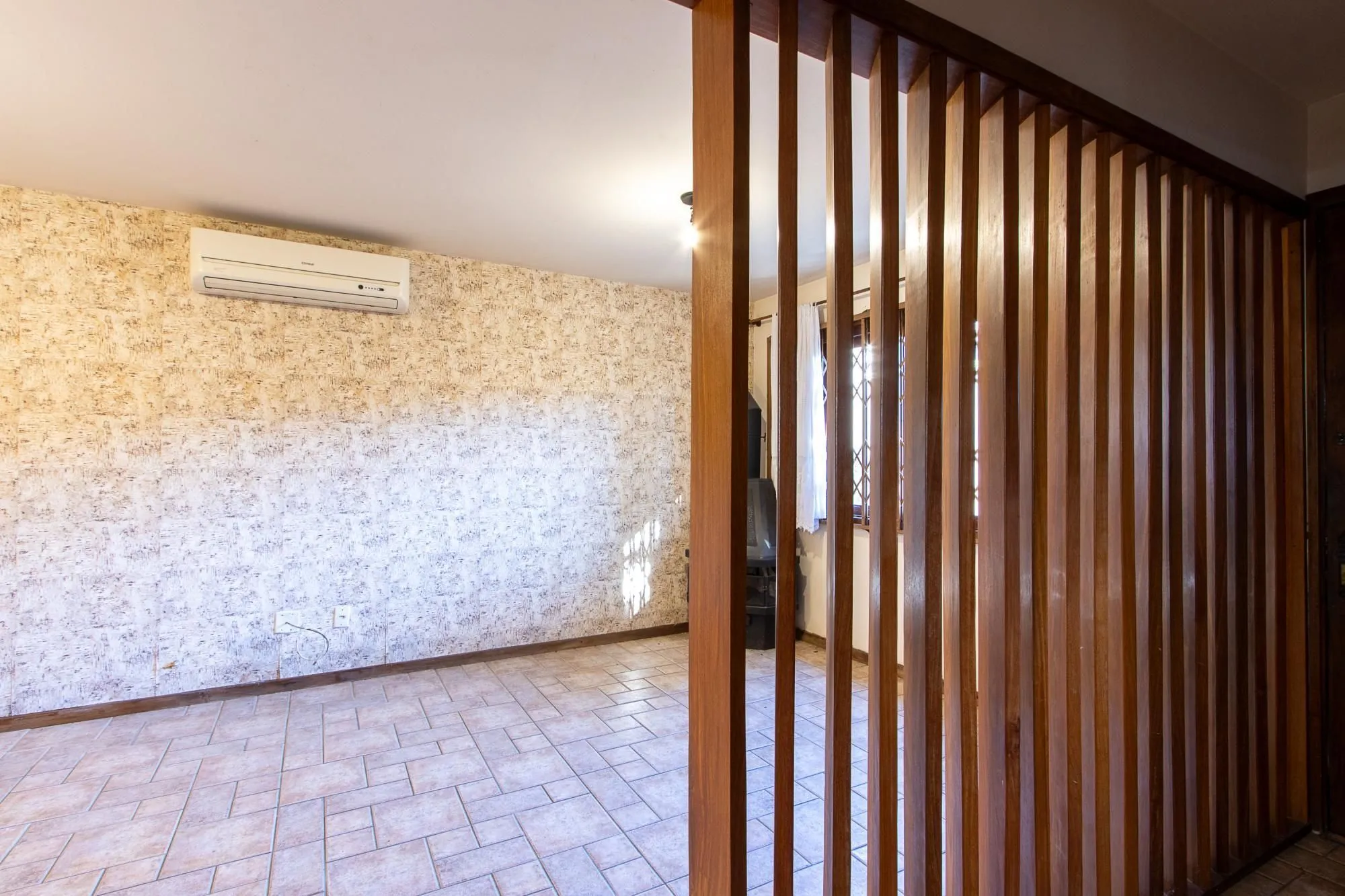 Imagem Casa 3 dormitórios, 1 suíte, 2 vagas - Bairro Camaquã
