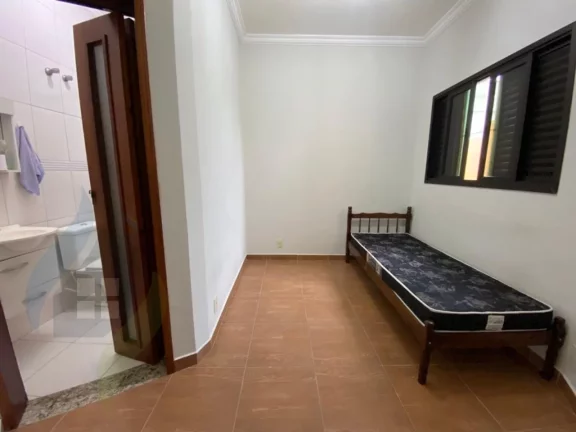 Imagem Sobrado com 3 dormitórios sendo 3 suítes, 5 banheiros, 2 vagas, com 223m² em Santo André