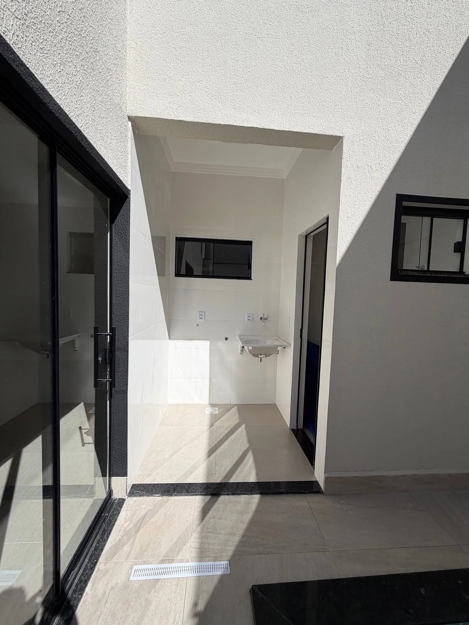Imagem Casa 3/4 Sendo 1 Suite Com Closet No Bairro Das Industrias