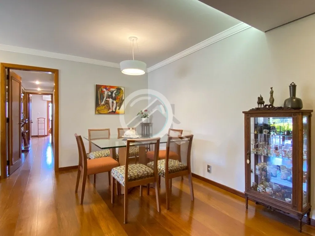 Imagem Apartamento semimobiliado de 140m², 3 dormitórios, sendo 1 suíte com sacada, living super amplo p...
