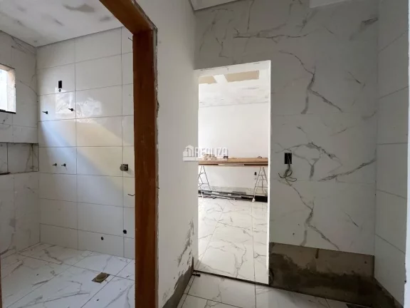 Imagem Casa à venda no Jardim do Lago, Uberaba: 4 dormitórios, piscina aquecida e hidromassagem