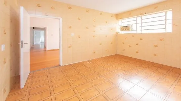 Imagem Vende-se apartamento com 3 quartos (1 suíte), 97 m² e 1 vaga - Bom Fim