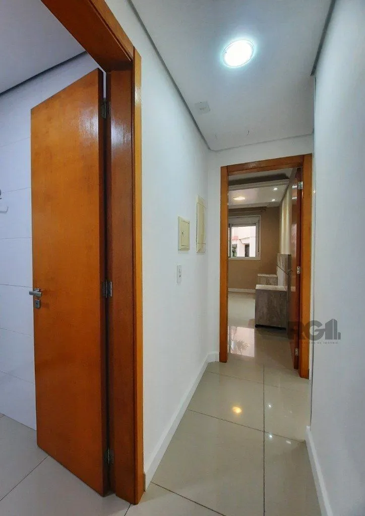 Imagem Vende-se apartamento impecável 2 quartos com suíte, 2 vagas cobertas, próximo da PUCRS - 80m² - Jardim Botânico