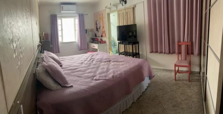 Imagem CASA RESIDENCIAL em GUARATUBA - PR, Centro