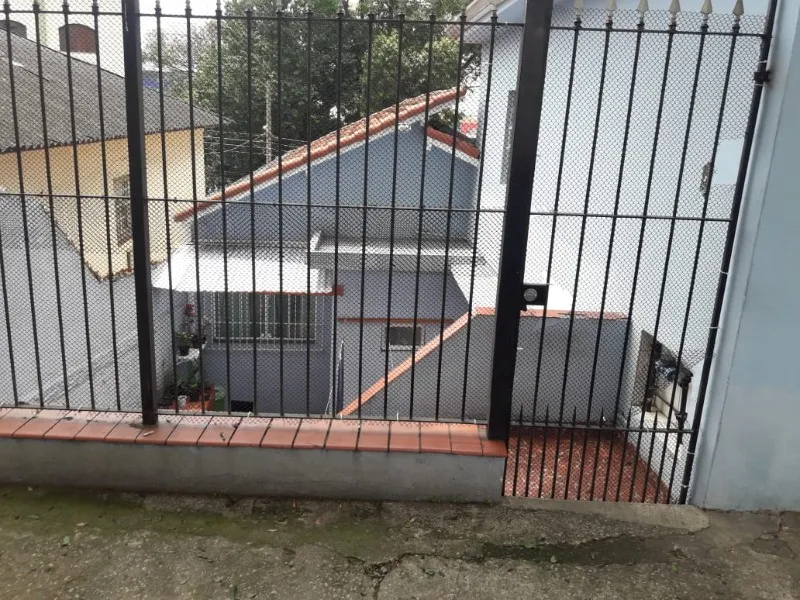 Imagem Imperdível Casa à Venda em Santo André-SP, Bairro Centro: 3 Quartos, 2 Banheiros, 2 Vagas, 180m². Venha Conferir!