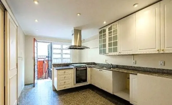 Imagem Casa sobrado no bairro Bela Vista de 3 dormitórios e 3 vagas DESOCUPADA