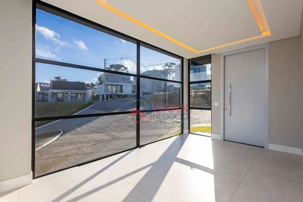 Imagem Casa alto padrão a venda próximo ao parque Tingui