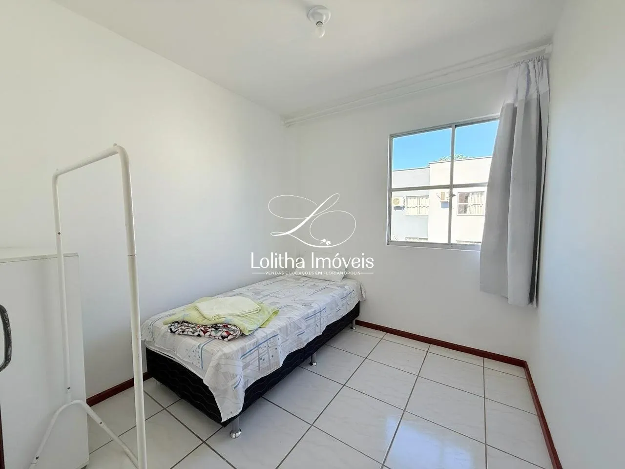 Imagem APARTAMENTO SEMI MOBILIADO COM 2 QUARTOS À VENDA EM COQUEIROS - FLORIANÓPOLIS/SC