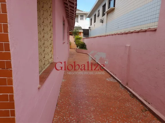 Imagem Casa térrea bem grande em Santos na Ponta da Praia com 3 dormitórios e edícula nos fundos à venda por R$ 980.000,00