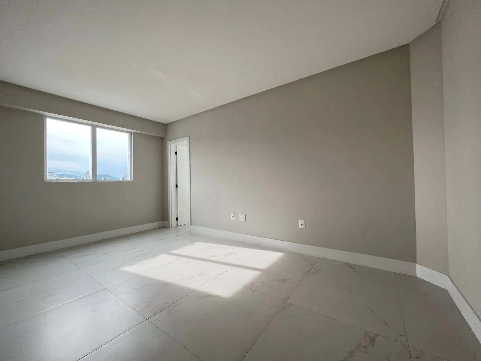 Imagem Apartamento com vista para o mar à venda com 197m2 por R$ 4.290.000,00