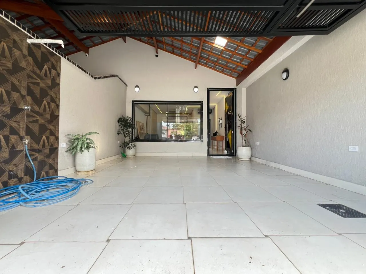 Imagem Casa para Venda em Praia Grande, Caiçara, 3 dormitórios, 2 suítes, 2 banheiros, 2 vagas
