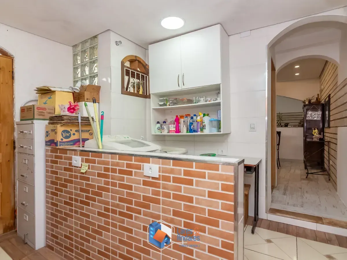 Imagem Sobrado para venda em Vila Zat com 5 quartos, sendo 2 suítes, 200m²