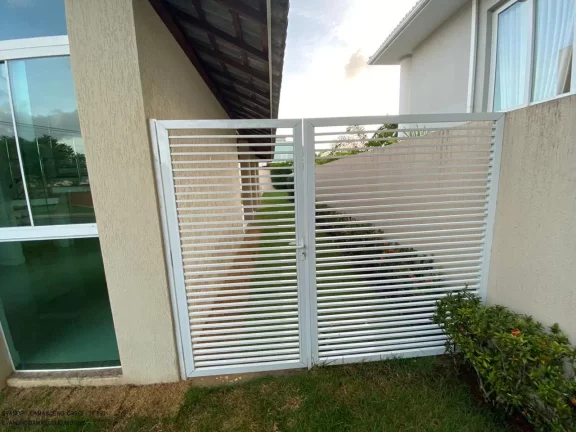 Imagem Casa em Condomínio de Luxo em Alphaville, Camaçari-BA: 4 Quartos, 3 Suítes, 2 Salas, 1 Banheiro, 4 vagas de garagem, 280m².