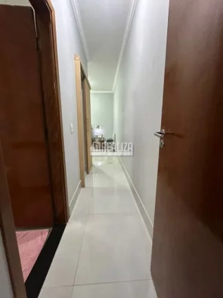 Imagem Casa completa com 3 dormitórios com ar-condicionado e suíte master no Residencial Morumbi, Uberaba