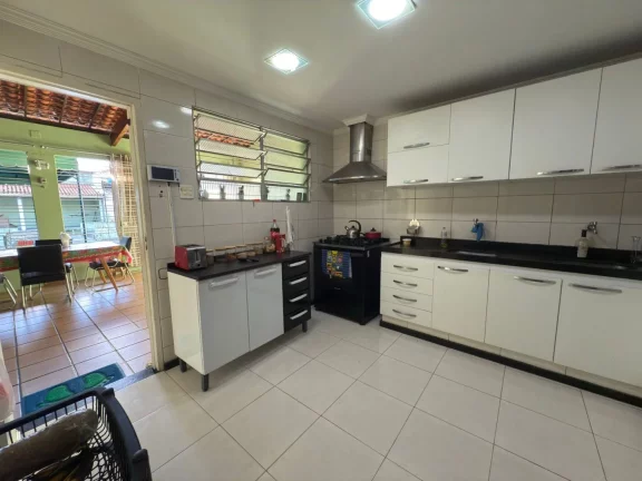 Imagem Casa para Venda em Recife, Encruzilhada, 5 dormitórios, 2 suítes, 4 banheiros, 2 vagas