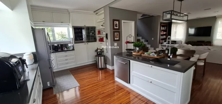 Imagem Casa em condomínio no Morumbi, São Paulo-SP: 4 quartos, 3 salas, 6 banheiros, 4 vagas e 340m² de área. Agende sua visita agora!
