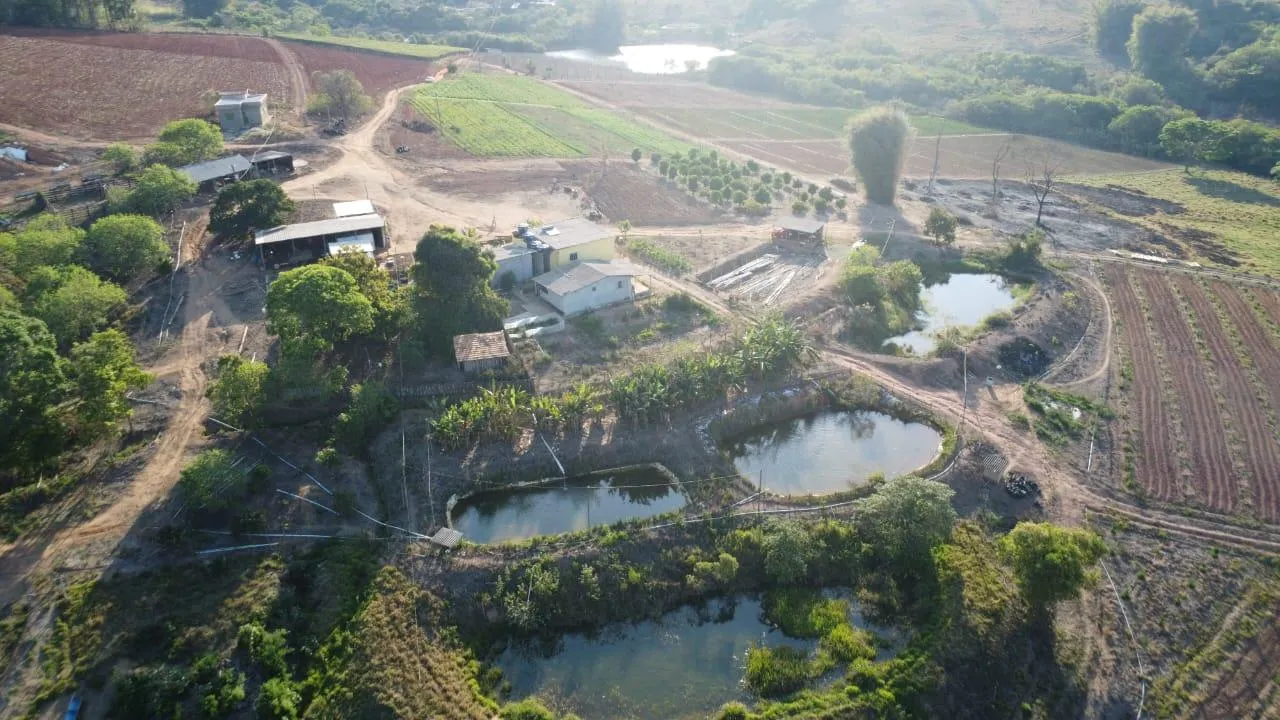 Imagem Vendo uma linda fazendinha em Passatempo/MG, com 30 hectares de terra .