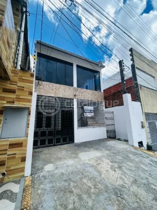 Imagem Excelente Casa em Lagoa Nova - Localização Estratégica e Amplo Espaço!