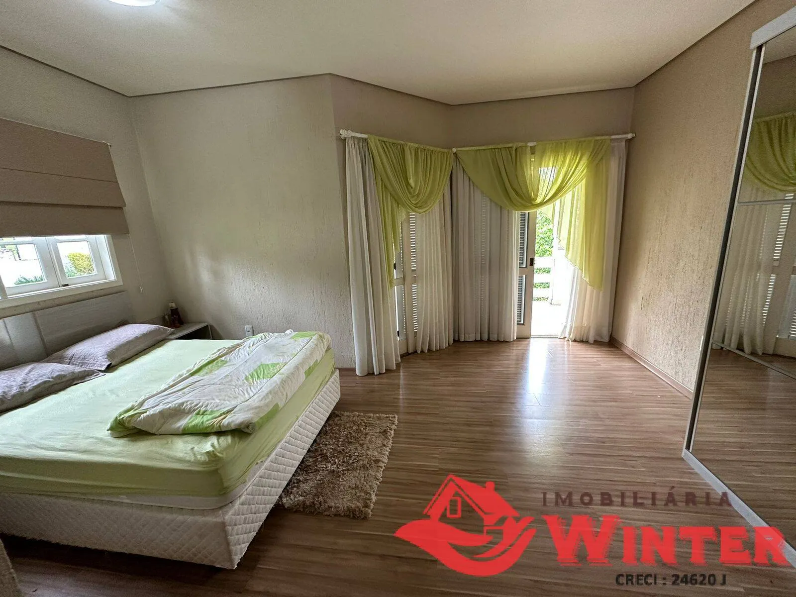 Imagem Casa com 220m2 no São Roque, Feliz.