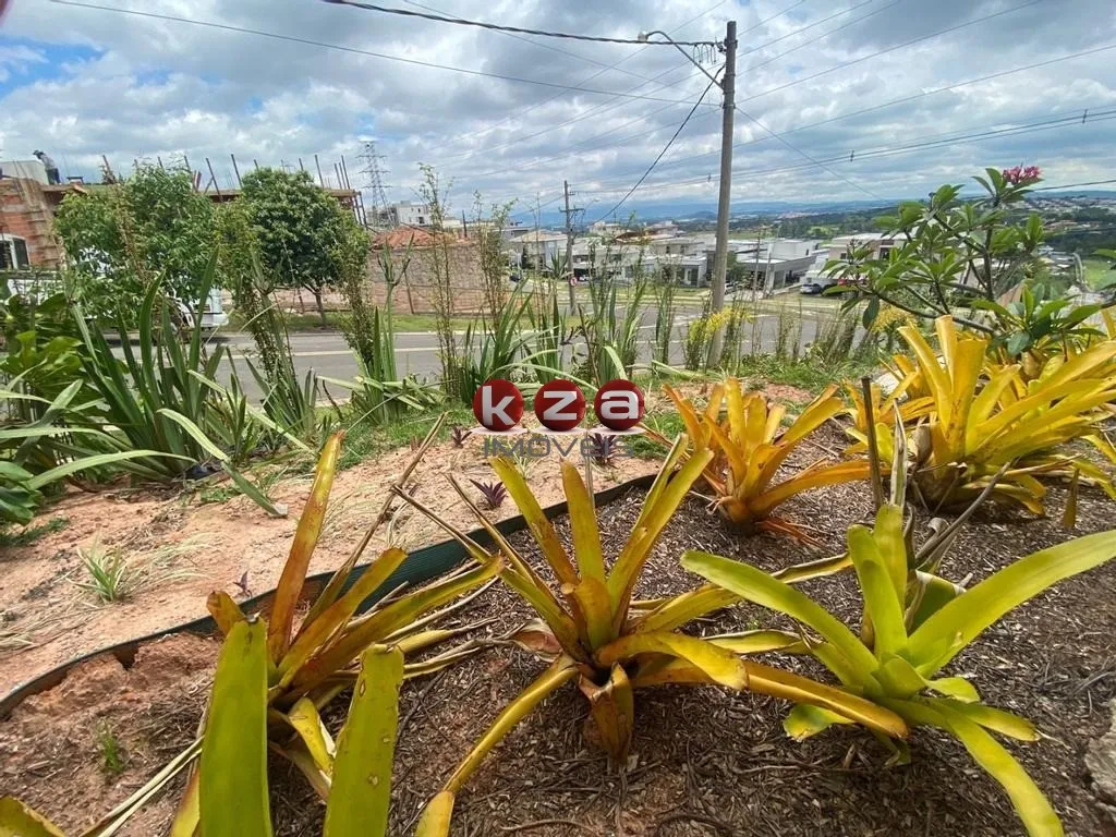 Imagem Casa de Luxo em Condomínio Campo de Toscana, Vinhedo-SP: 4 Quartos, 4 Suítes, 3 Salas, 6 Banheiros, 6 Vagas, 328m². Venda ou Locação.