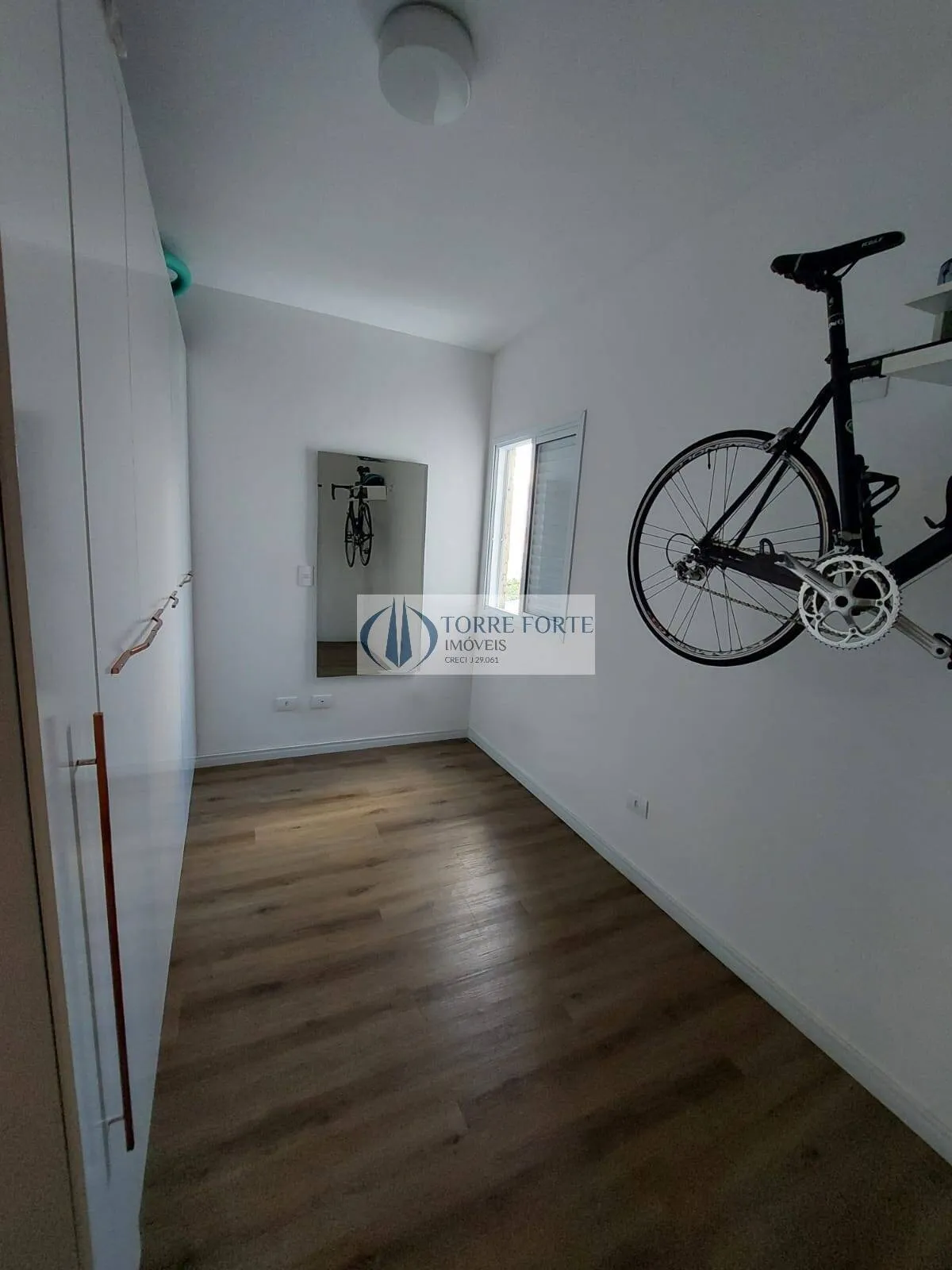 Imagem Lindo Apartamento com varanda gourmet com 2 dormitórios , 1 vaga , centro