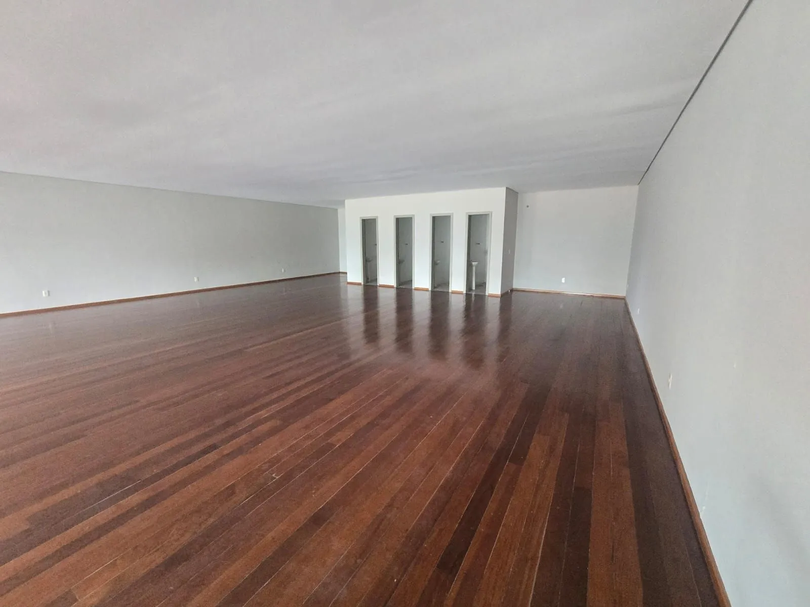Imagem Sala comercial à venda em Caxias do Sul, São Pelegrino, 196.58m2