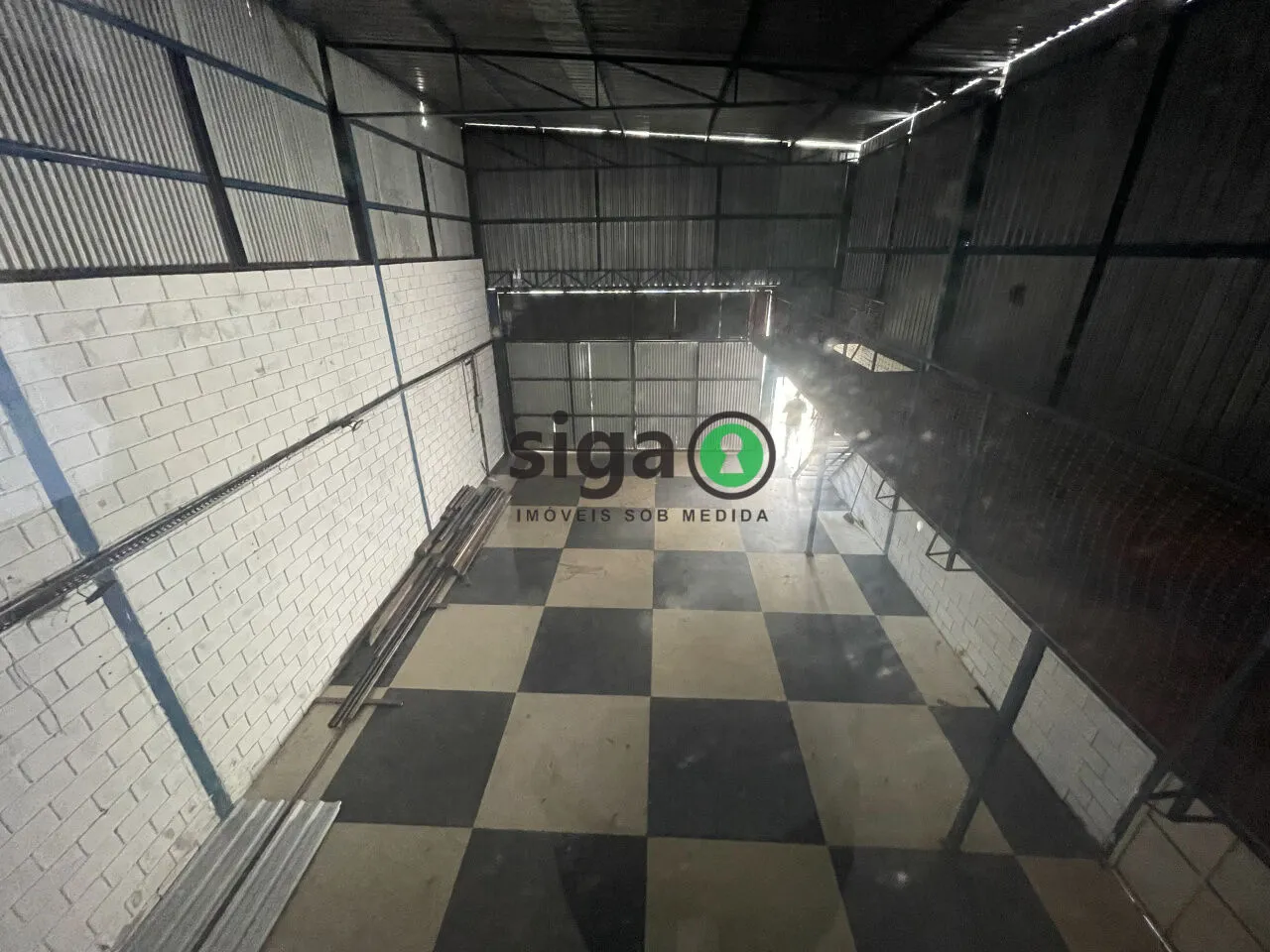 Imagem Galpão Industrial à Venda - 450 m² de Área Construída - ZC - Zona Comercial - ZEUP