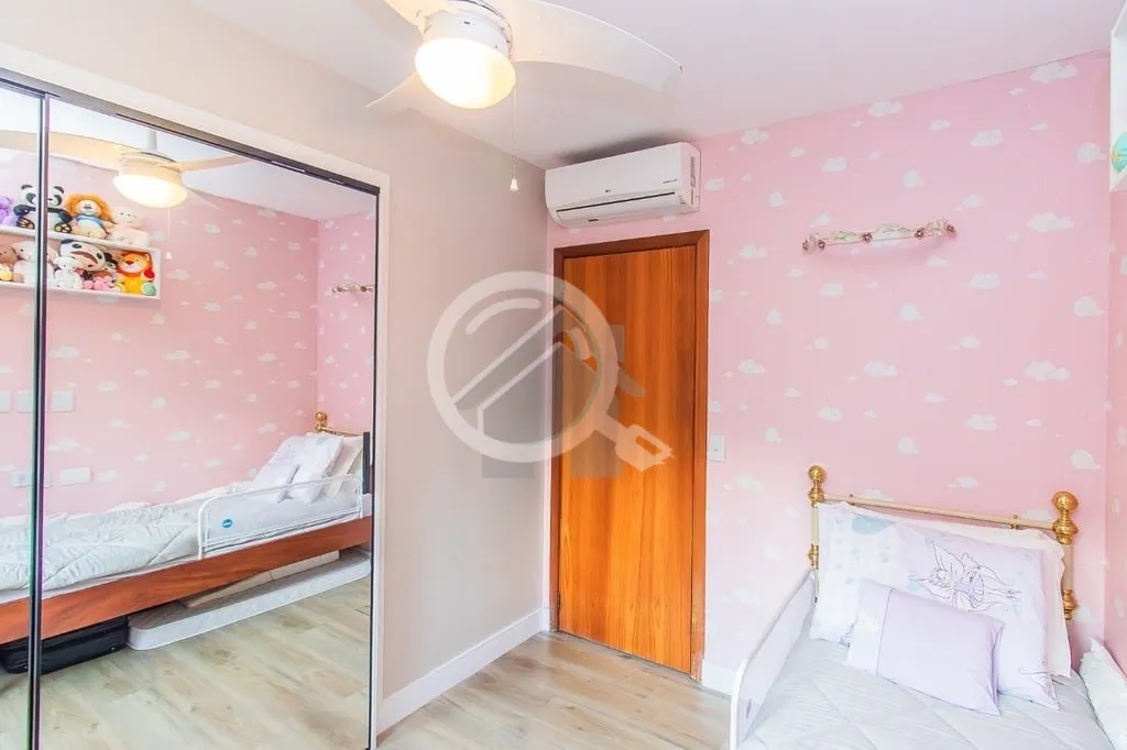 Imagem Apartamento semimobiliado, de 3 dormitórios, sendo uma suíte com closet, living configurado para 2...