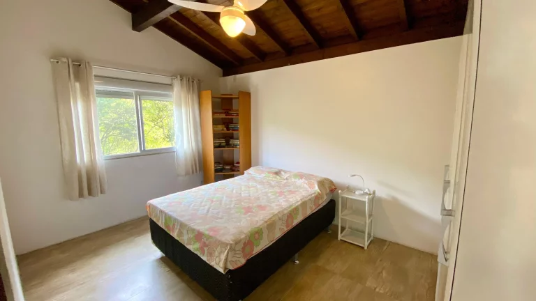 Imagem Casa com Vista Panorâmica e Cachoeira à Venda na Encantada em Garopaba-SC
