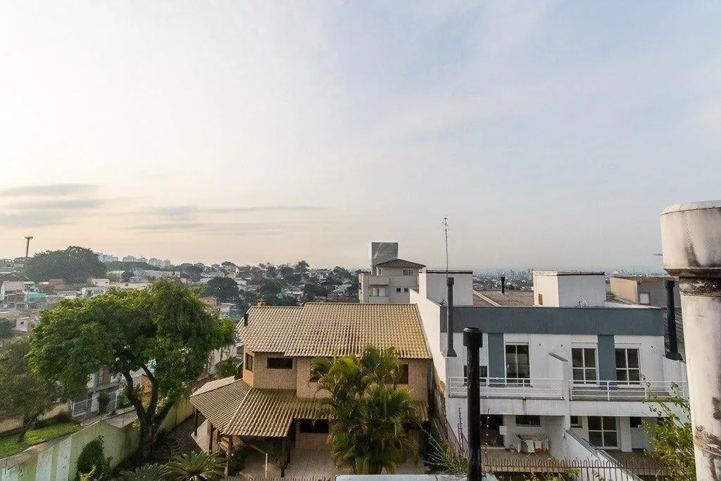 Imagem Casa em condomínio com 4 quartos, 2 suítes e 2 vagas à - Jardim Sabara