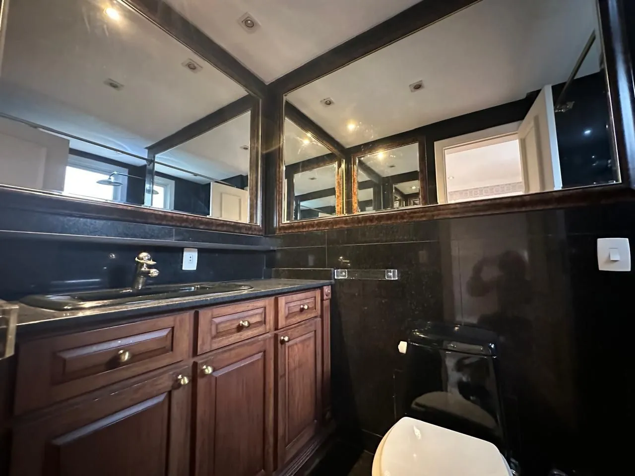 Imagem Vende-se apartamento com 3 quartos (1 suíte), 2 sacadas com churrasqueira, 132m² e 2 vagas - Auxiliadora