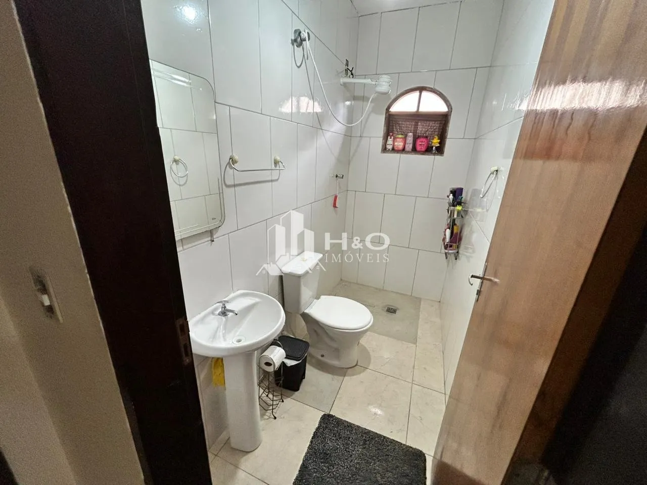 Imagem Casa Ampla à Venda na Fazenda Aricanduva - 4 Dormitórios, Suíte, Edícula e Quintal! 200m2 - R$545.000,00