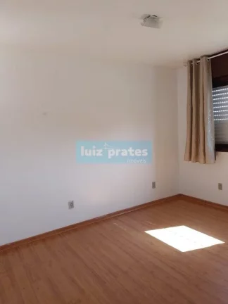 Imagem AP. térreo elevado, ensolarado, banheiro auxiliar, sacada com churrasqueira