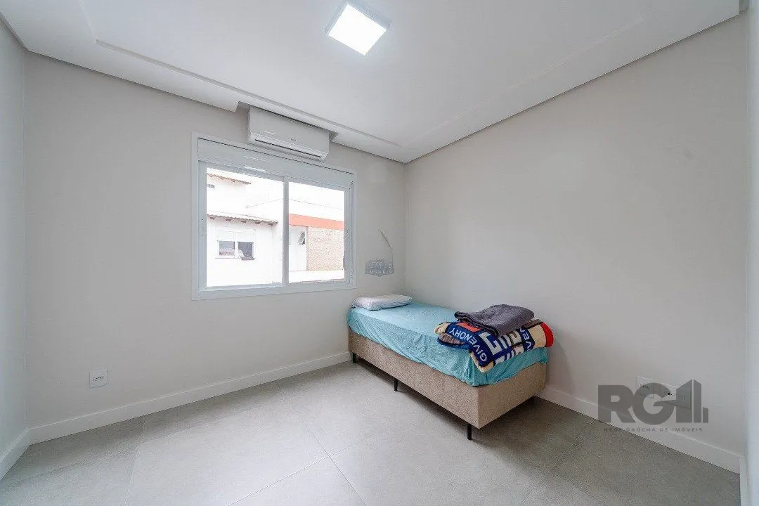 Imagem Casa em condominio com excelente padrão construtivo, possui 3 dormitórios, sendo 1 suíte máster com closet e sacada