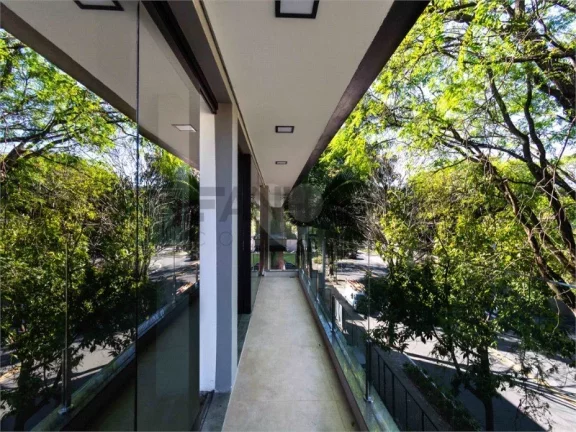 Imagem Imperdível Prédio monousuário Comercial à Venda em SP: 10 Salas, 6 Banheiros, 35 Vagas no Alto de Pinheiros - 1.344m²!
