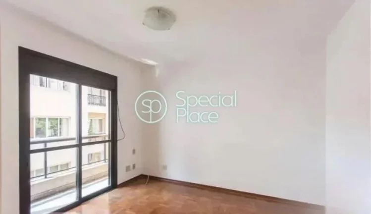 Imagem Oportunidade em Moema Pássaros, pertinho do parque e fora de rota. Excelente apartamento com 183m²...