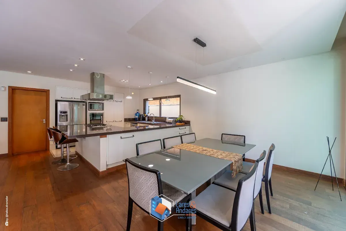 Imagem Casa para venda em Santo Amaro com 6 quartos, sendo 4 suítes, 420m²