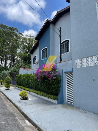 Imagem Sobrado amplo com 215m², 4 dormitórios e espaço gourmet - R$ 780 mil