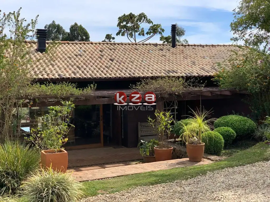 Imagem Imperdível Casa de Luxo com 4 Suítes e 15 Vagas de Garagem em Cunha-SP, Bairro Mato Escuro - 672m² de Pura Elegância!